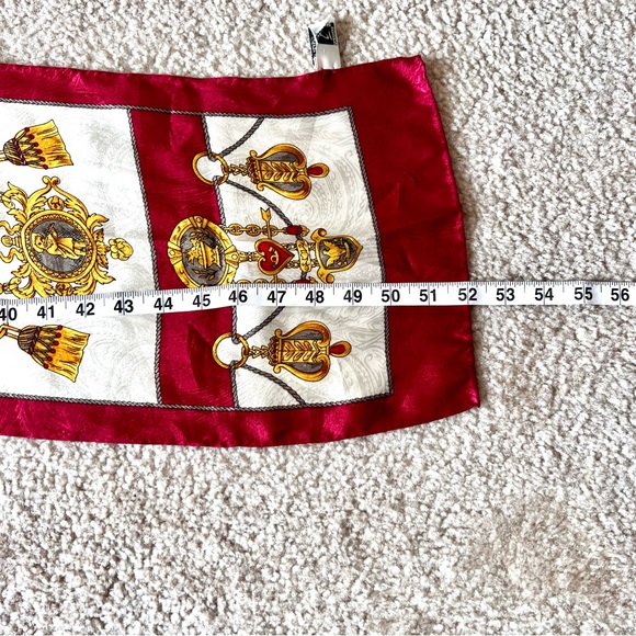 Vintage CASUAL CORNER Satiny Lion Victorian Print Rectangular Scarf - Picture 7 of 13